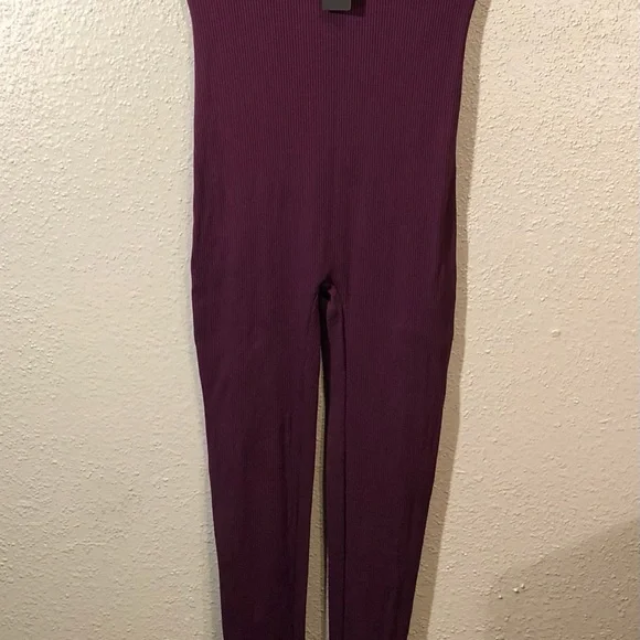 FASHION NOVA - Amari Snatched Jumpsuit Plum Color Size L. N.W.T. $ 20.00 - Picture 6 of 7